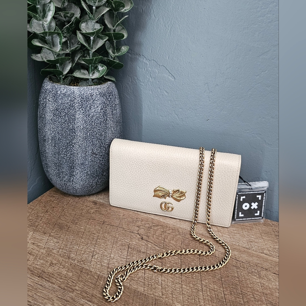 GUCCI Bow Wallet On Chain